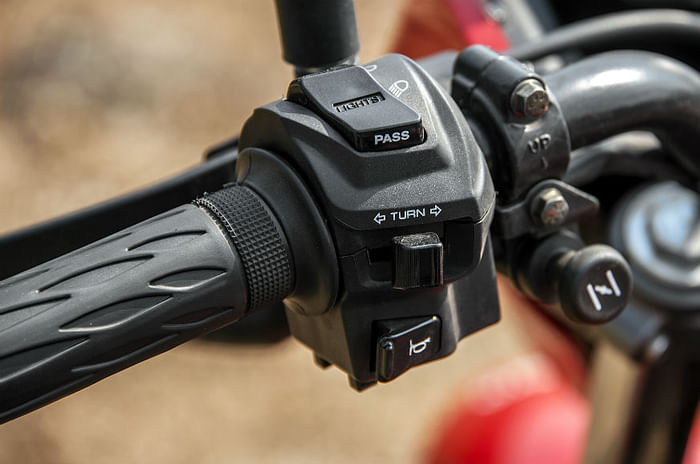 Hero Xtreme 200R switchgear